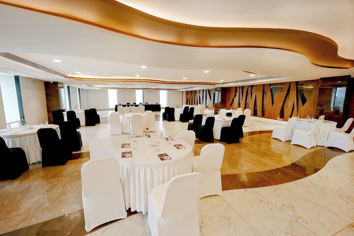 Ballroom/Hall 37 of 42