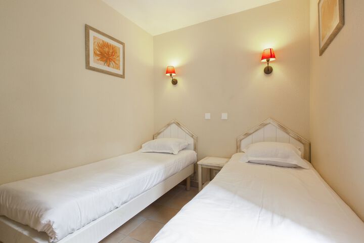 Room 6 of 38