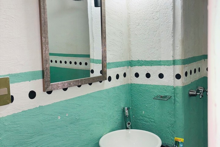 Room 7 of 10