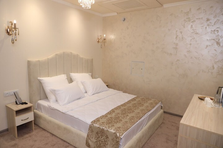 Room 9 of 32
