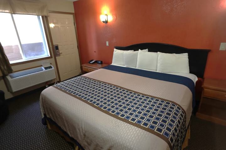 Room 10 of 36