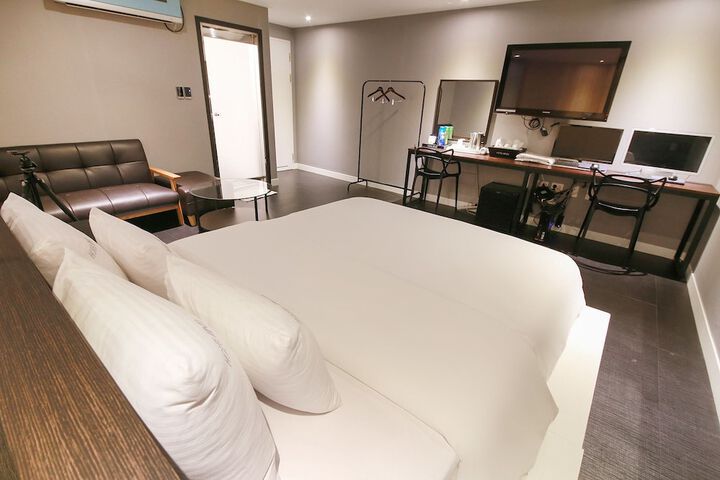 Room 13 of 44