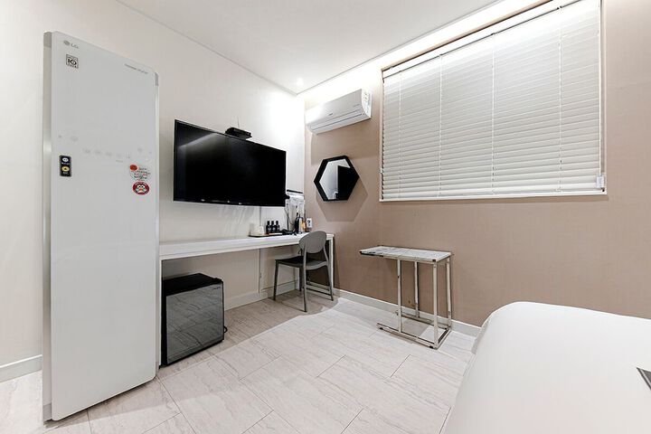 Room 25 of 52