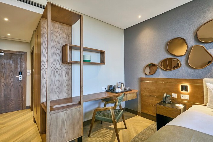 Room 4 of 171