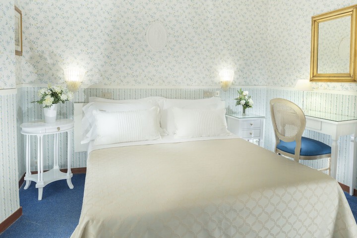 Room 6 of 53