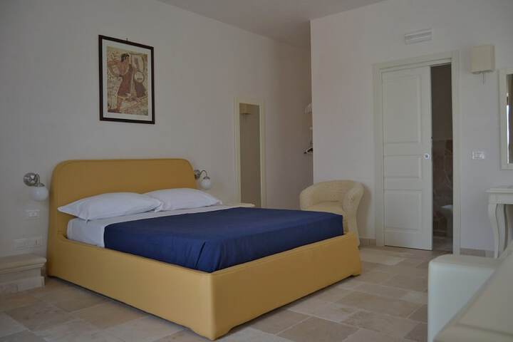Room 8 of 65