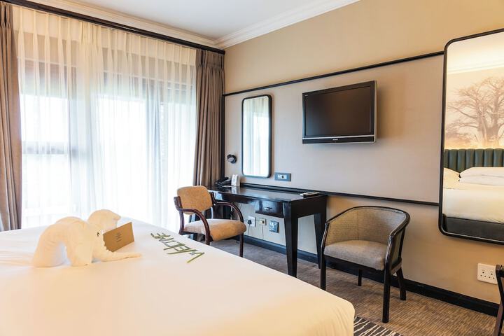 Room 5 of 118
