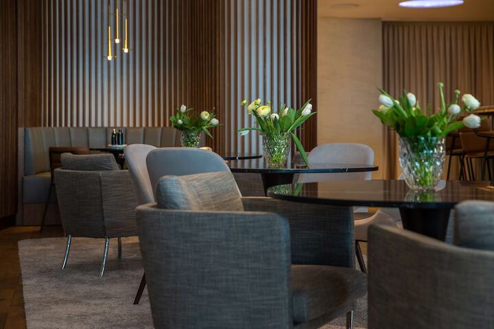 Lounge 141 of 209