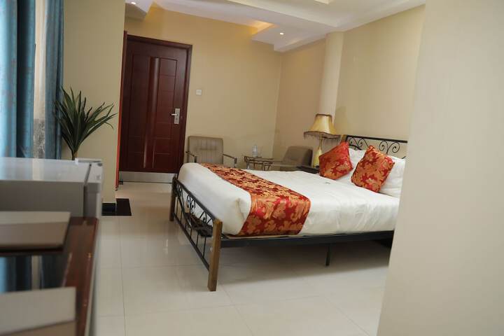Room 10 of 37