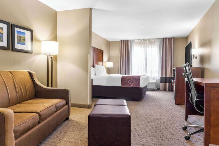 1 King Bed Suite (2 of 26)