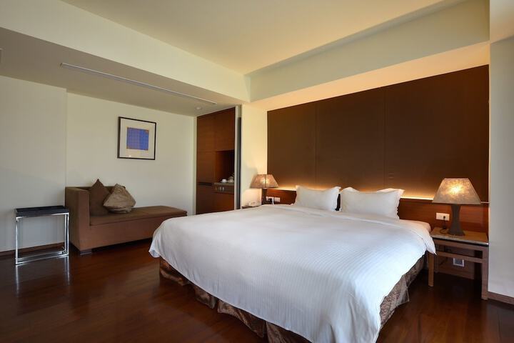 Room 14 of 35