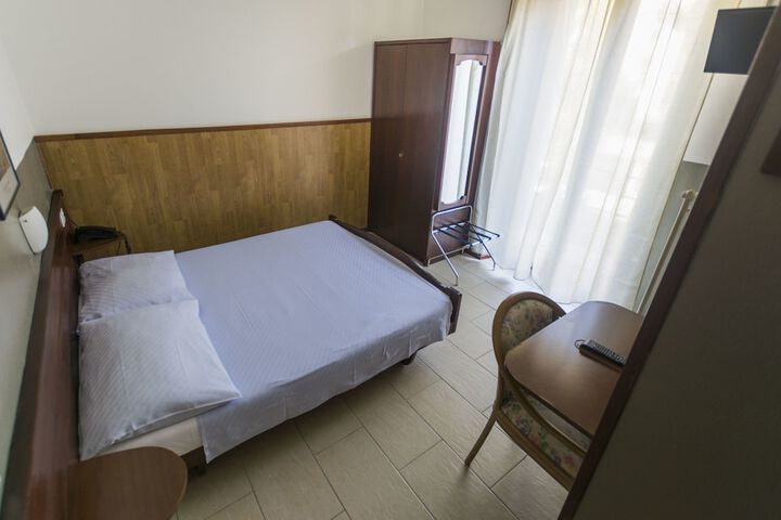 Room 10 of 40