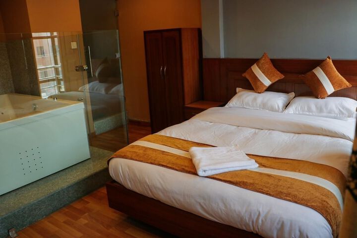 Room 4 of 14