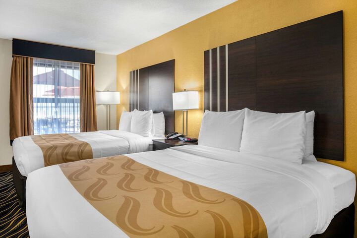 1 Queen Bed (11 of 15)
