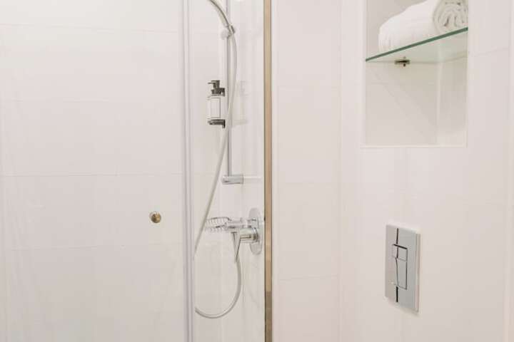 Room 42 of 110