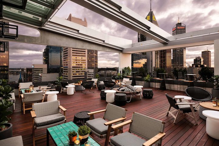 Lounge 74 of 87