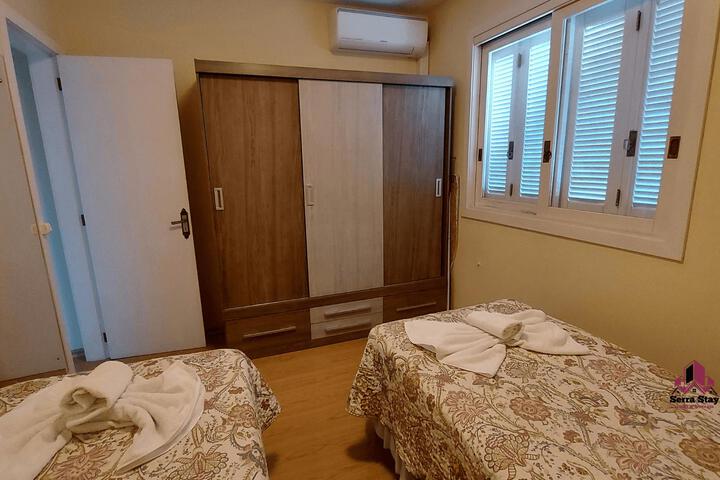 Room 4 of 32