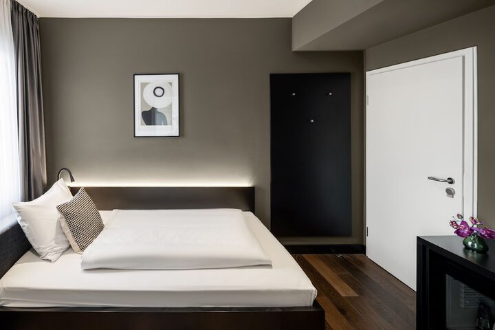 Room 15 of 42