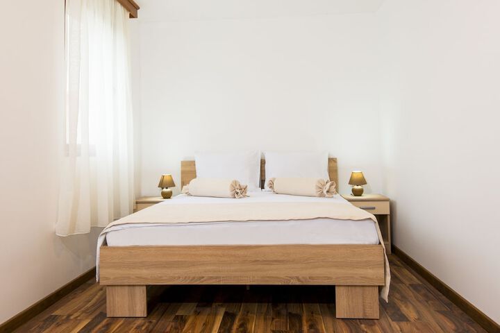 Room 4 of 64