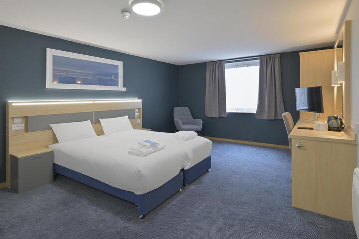 Room 9 of 15