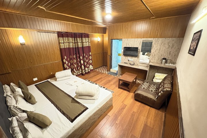 Room 16 of 40