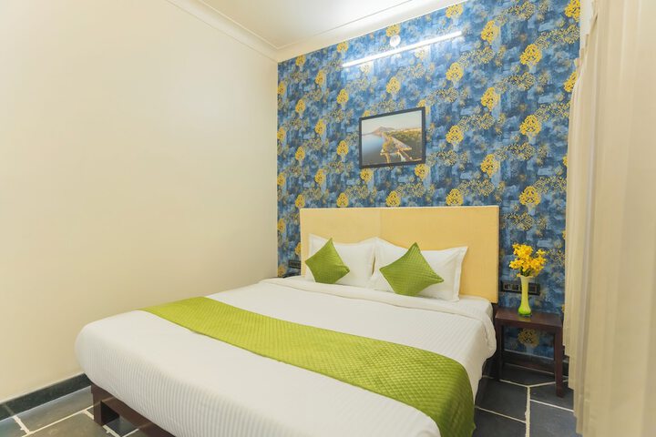Room 10 of 34