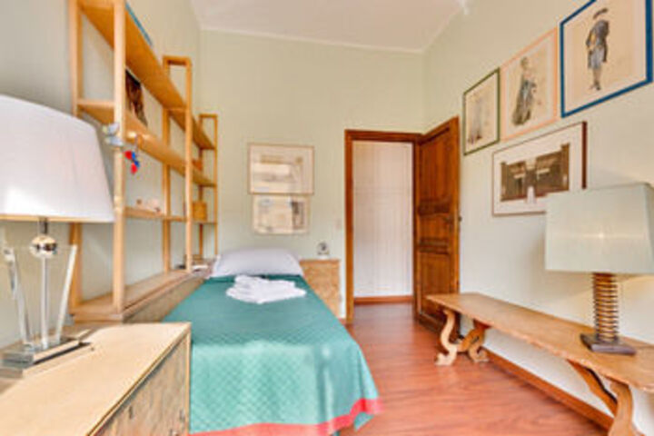 Room 350 of 477