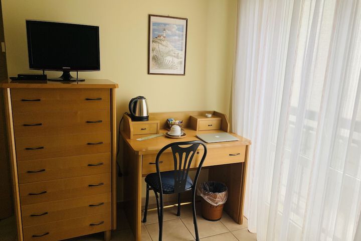 Room 7 of 33