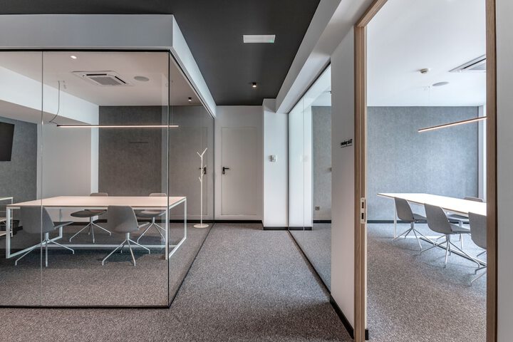 Business Center 28 of 31