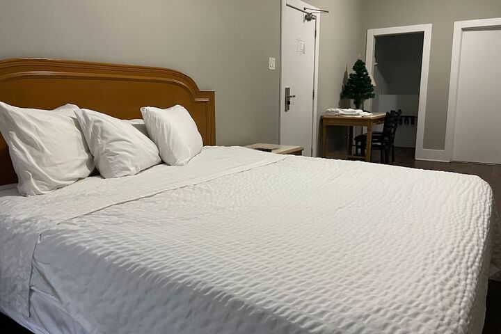Room 13 of 34