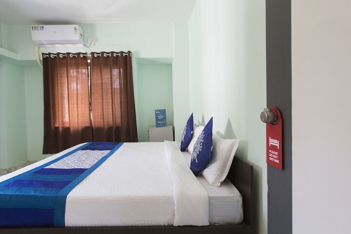 Room 8 of 9