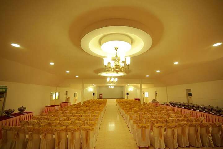 Ballroom/Hall 28 of 33