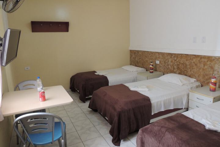 Room 33 of 107
