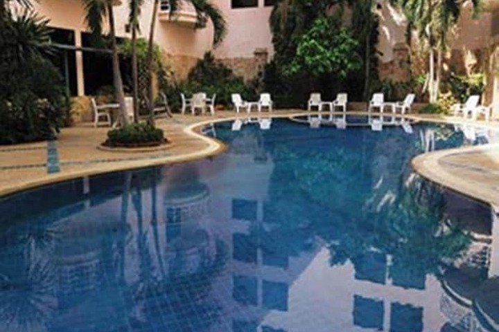 Pool Hotel