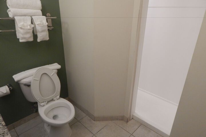 Room 17 of 46