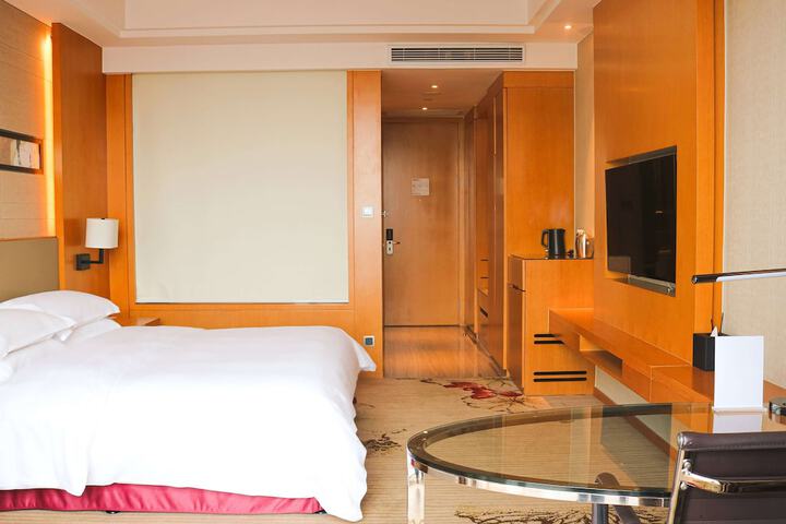Room 12 of 27