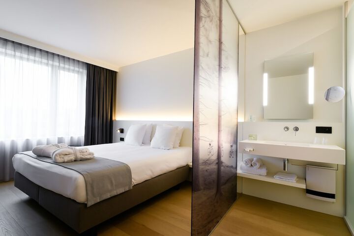 Room 13 of 50