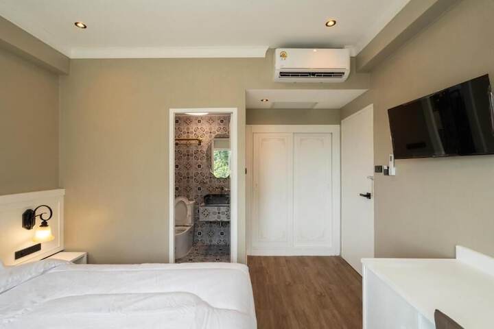 Room 21 of 40
