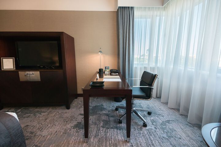 Room 83 of 211