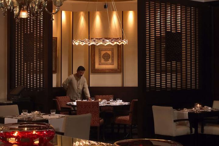 Dining 70 of 87