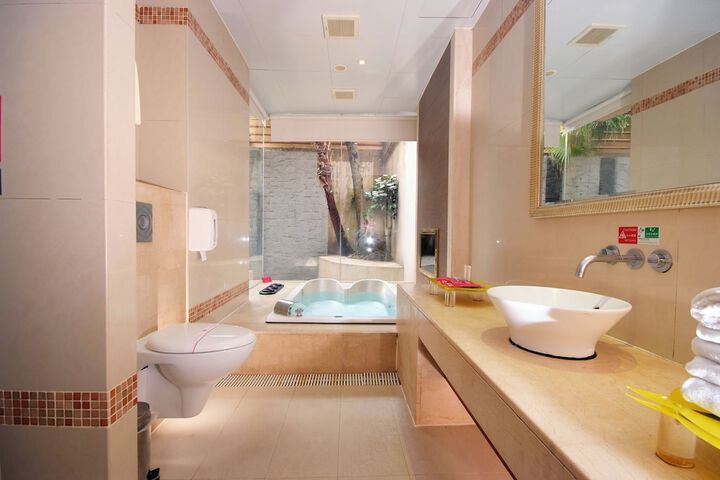 Hot Tub 39 of 61