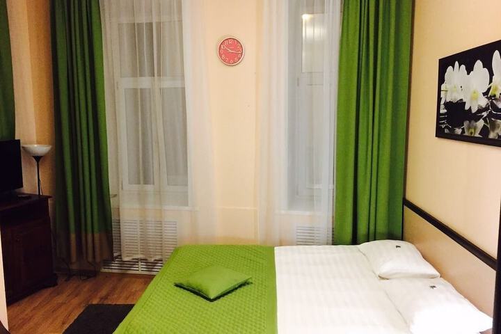 Room 9 of 127