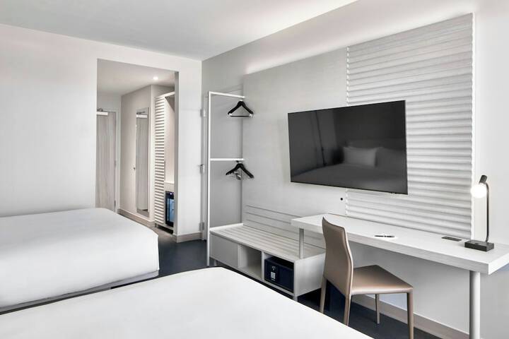 Room 32 of 85