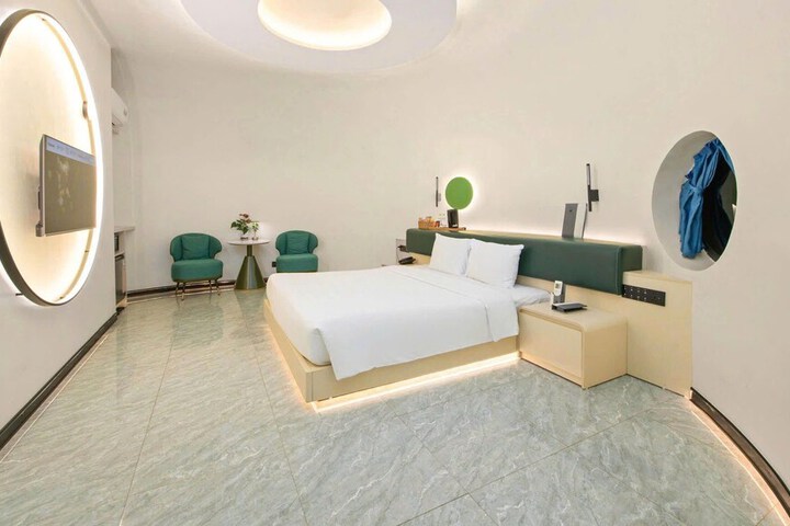 Room 15 of 63