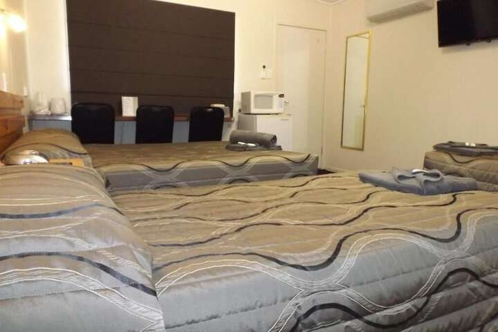 Room 4 of 13