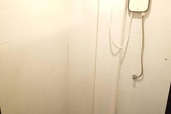 Room 4 of 8