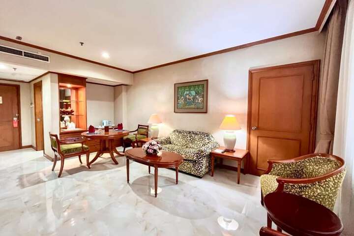 Room 15 of 32
