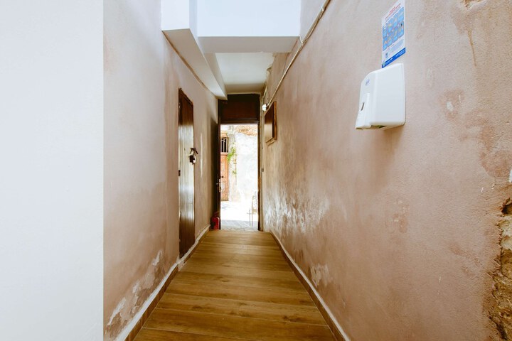 Room 38 of 148