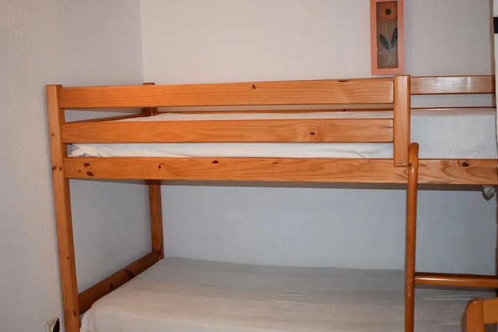Room 4 of 15