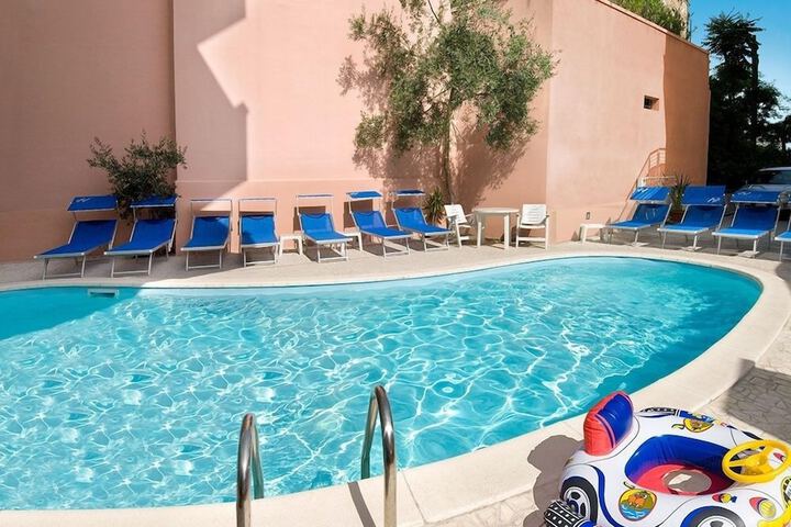 Hotel with Pool